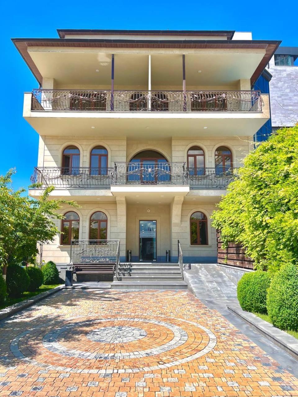 Bien Hotel 耶烈万 外观 照片